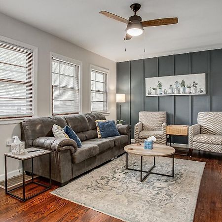 Chic Home With Huge Grassy Yard 7 Mins To Arrowhead Stadium Independence Exterior foto